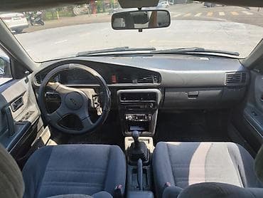 626: Mazda 626: 1990 г., 2 л, Механика, Бензин, Седан — 5