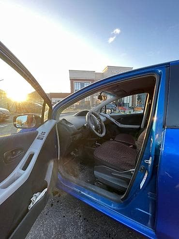 Транспорт: Toyota Yaris: 2007 г., 1.3 л, Робот, Бензин, Хэтчбэк — 8