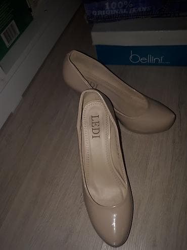 Женская обувь: Продаются женские туфли лакированные. Одевала несколько раз — 3