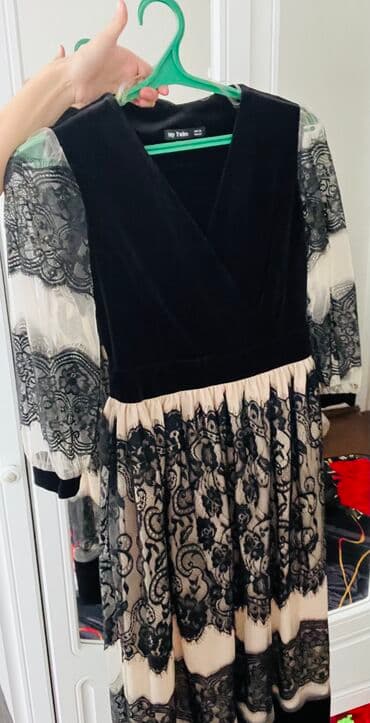 платье с пайетками большого размера: M — 2