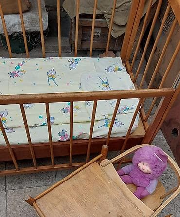 sofa bed: Детская деревянная кроватка классического типа + раскладной стульчик - — 2