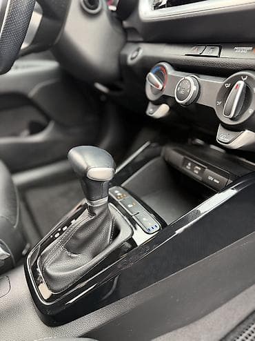 без обмена: Kia Stonic: 2019 г., 1.4 л, Автомат, Бензин, Кроссовер — 10