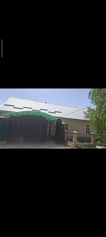 Дом с крытым двором и отдельной закрытой зоной/навесом. - Одноэтажный