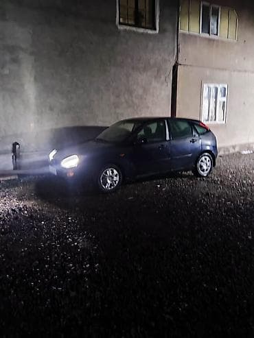 Транспорт: Ford Focus: 2001 г., Механика, Бензин, Хэтчбэк — 8