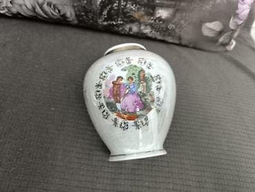 Вазы: Фарфоровая ваза с крышкой, Made in Japan. цена 1900 Описание: - — 4