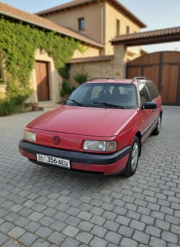 Volkswagen Passat: 1992 г., 1.8 л, Механика, Бензин, Седан