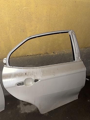 авто дым: Дверь Передняя правая Toyota, Б/у — 3