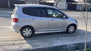 Продажа авто: Honda Fit: 2005 г., 1.3 л, Вариатор, Бензин, Хэтчбэк — 2
