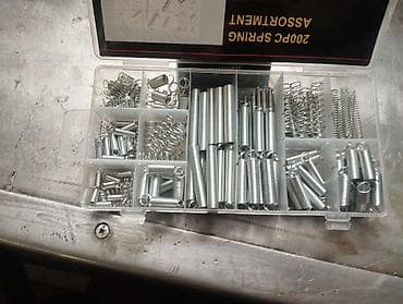 Саморезы по дереву: Набор пружин в пластиковом органайзере Состав: - Разнотипные пружины — 2