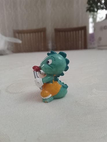 для обувь: Фигурка динозаврика в комбинезоне. - Материал: пластик/ПВХ — 3