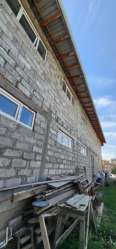 суточный дом каракол: 200м² ичинен 100м² гана жук, буюмдарды сактаганга беребиз. Толук — 1