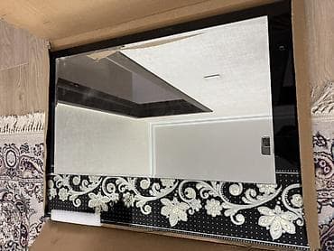 камри 40 зеркало: Настенное зеркало с декоративной стеклянной панелью. Есть две полочки — 1