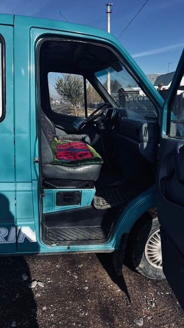 срочно продаю в связи с переездом: Жеңил жүк ташуучу унаа, Mercedes-Benz, Дубль, Колдонулган — 1