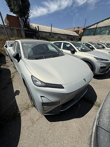 Tesla : 2026 г., Электромобиль, Седан — 1