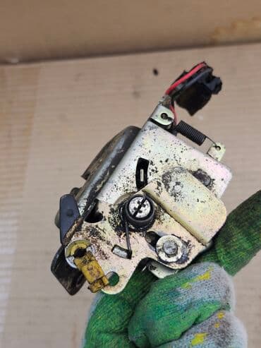 купить перчатки нитриловые оптом от производителя: Замок багажника Nissan 1990 г., Б/у, Оригинал, Германия — 9