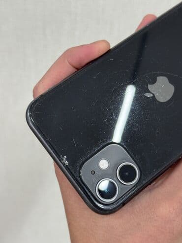 фит задний вид: IPhone 11, Б/у, 128 ГБ, Черный, 74 % — 2