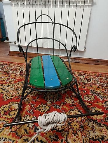 Детские санки с высокой спинкой и тягой - Прочная металлическая рама — 2