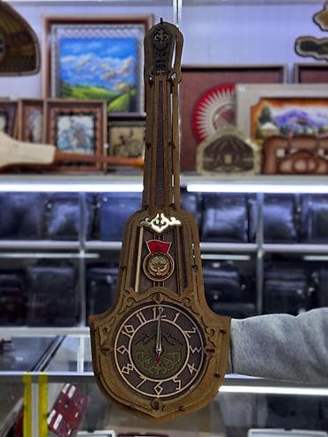 часы м: Настенные часы из дерева с резным узором и этническими мотивами. - — 3