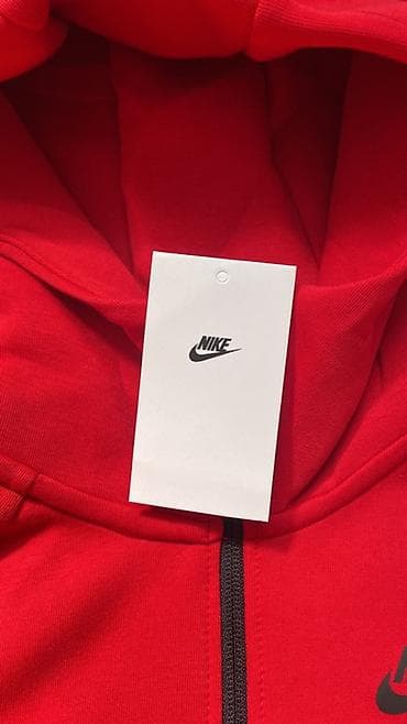 штаны adidas: Спортивный костюм Nike, цвет ярко‑красный. Состав комплекта: - — 2