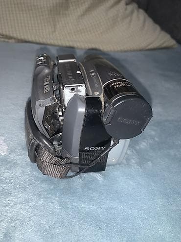 Видеокамера Sony DCR-HC23E Handycam с оптикой Carl Zeiss Vario-Tessar