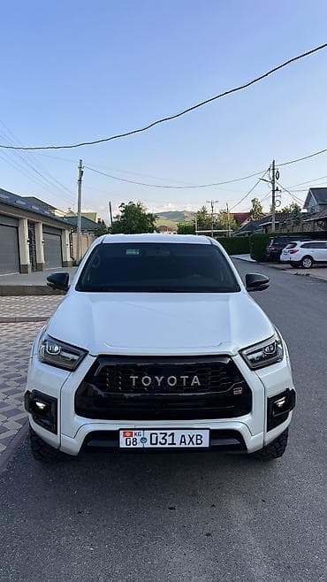 стопа: Toyota Hilux: 2022 г., 4 л, Автомат, Газ, Пикап — 2