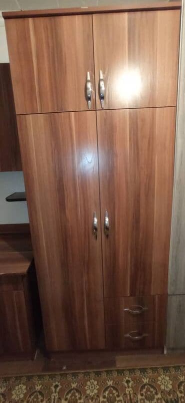 офисная мебель на заказ бишкек: Срочно продаю ученический стол со 2х дверным шкафом для одежды — 3