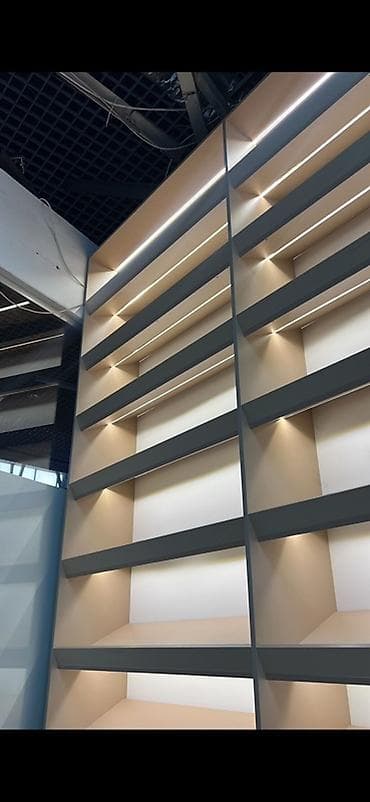 Торговые стеллажи с подсветкой для магазина обуви/одежды/аксессуаров