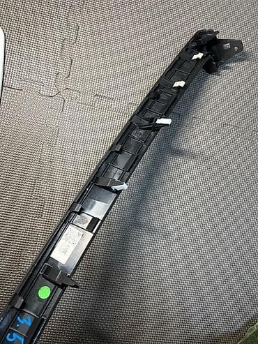 продать гитару: Автомобильная внешняя деталь черного цвета, предположительно молдинг — 3