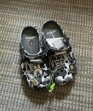 crocs bape: Crocs x BAPE, тёмно‑серые, размер 41. - Модель: коллаборация Crocs и — 3