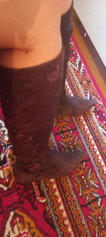 отдам даром сапоги: Деми сапоги на узкую ногу, размер 35. Качество отличное, от фирмы — 3