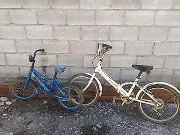 bmb 39: Два велосипеда малого размера. 1) Детский велосипед синего цвета: - — 1