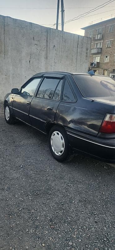 Daewoo Nexia: 2005 г., 1.6 л, Механика, Бензин, Седан