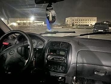 bmb 5: Mazda 323: 1999 г., 1.6 л, Механика, Бензин, Седан — 1