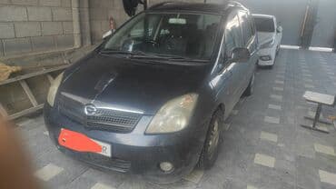 Автомобиль подходит для семьи и поездок с багажом: высокий потолок