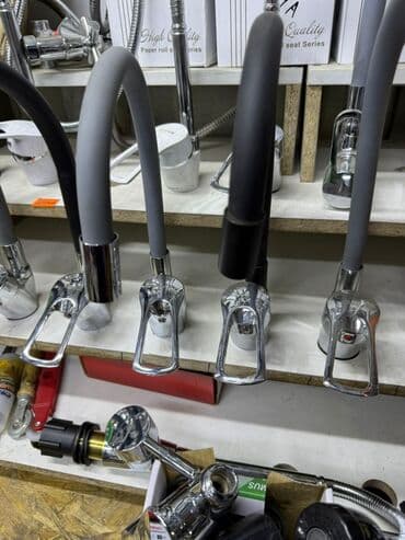 шкаф для пасуды: Гибкий кухонный смеситель с высоким изливом - Тип: однорычажный — 1