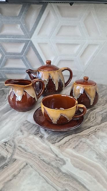 Чайный сервиз на 6 персон. 
сколько на одном блюдце