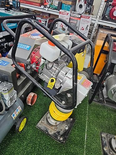 виброплита купить: Вибротрамбовка бензиновая в сером и желтом корпусе, оснащенная — 3