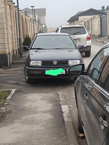 Volkswagen Vento: 1993 г., Седан