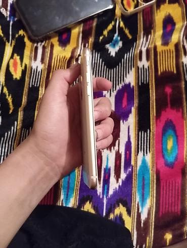 халадилник сатылат: IPhone 8, 64 ГБ, Алтын — 7