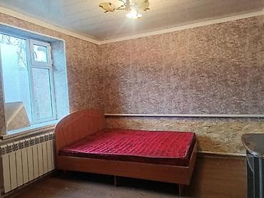 недостроенный дом: Комната/спальня с базовой обстановкой. - Кровать — 1