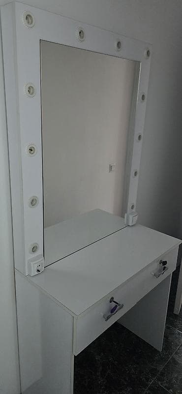 чемодан бу: Столик для визажа. Отличное состояние — 1