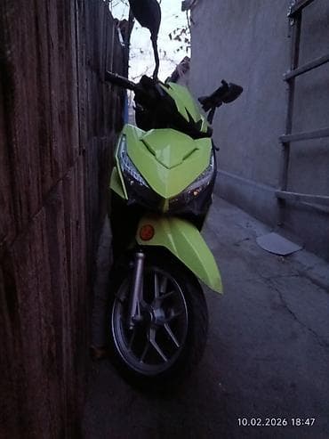 скутер элек: 150 куб. см, Бензин, Б/у — 3