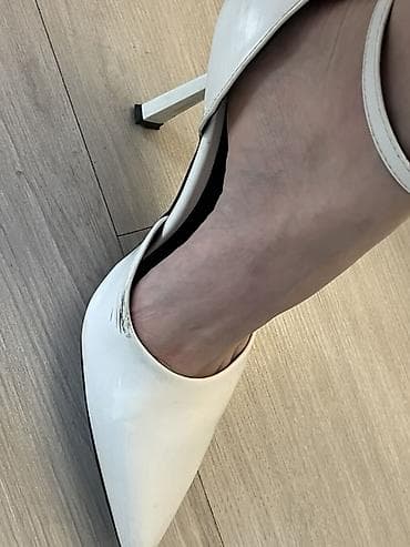Сапоги: Белые женские лодочки на шпильке с ремешком вокруг щиколотки. - — 6