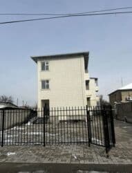 многоквартирный дом барачного типа: Продаю 1 комнатную квартиру под самоотделку - 30 м2. Квартира на — 1