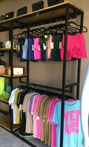 срочно продаю в связи с переездом: Сдаются кронштейны в аренду! В Торговом Центре Караван 2-этаж В — 1