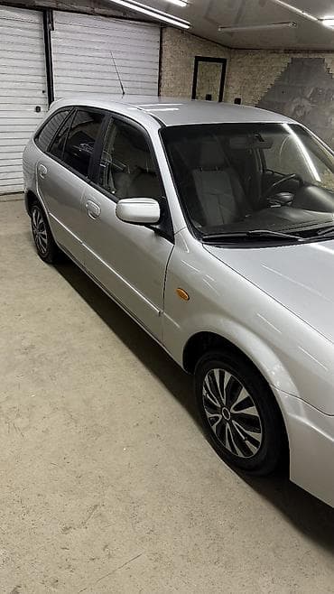 mazda d: Mazda 323: 2001 г., 1.6 л, Механика, Бензин, Универсал — 4