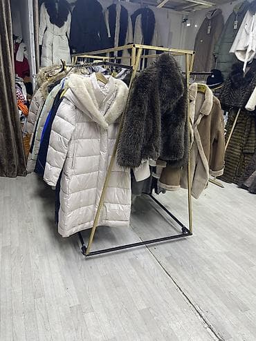 стойки: Кронштейны, вешалки, ресепшн 10000сом полное оборудование бутика — 9