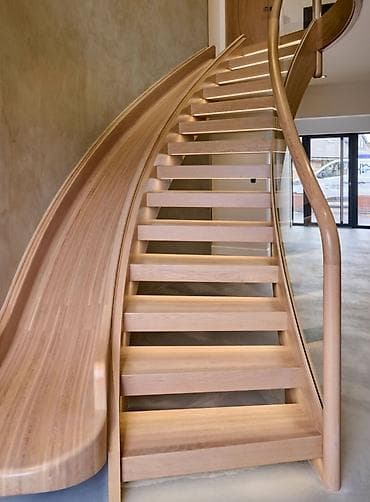 Деревянная лестница Для дома, Гарантия, Вид дерева: Сосна, Форма лестницы: Винтовая, Стиль: Модерн