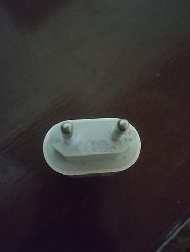зарядку: Сетевой адаптер питания USB‑C — 3