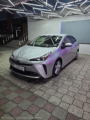 passat b2: Toyota Prius: 2021 г., 1.8 л, Автомат, Гибрид, Хэтчбэк — 1